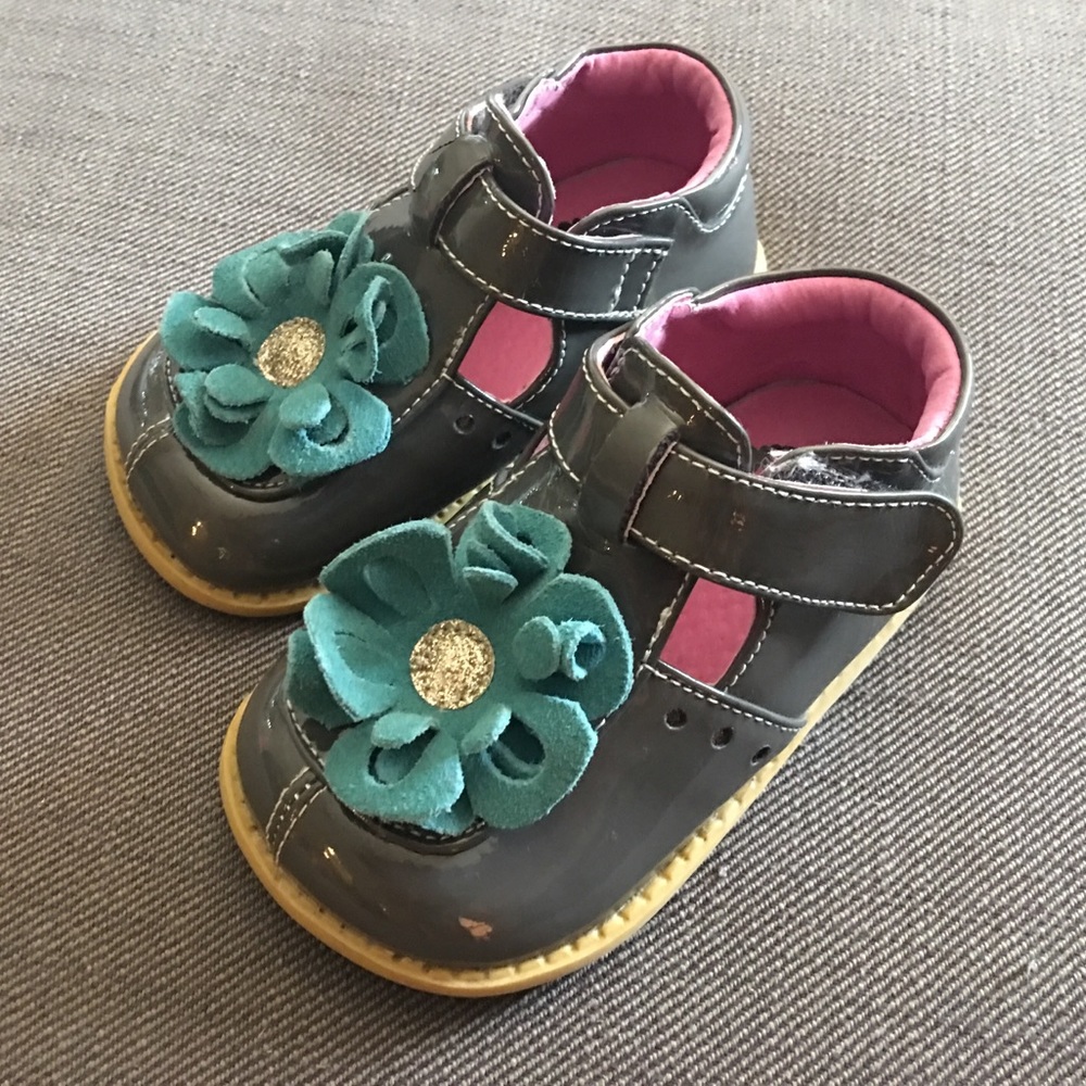 Livie & Luca toddler Size 5 shoes.